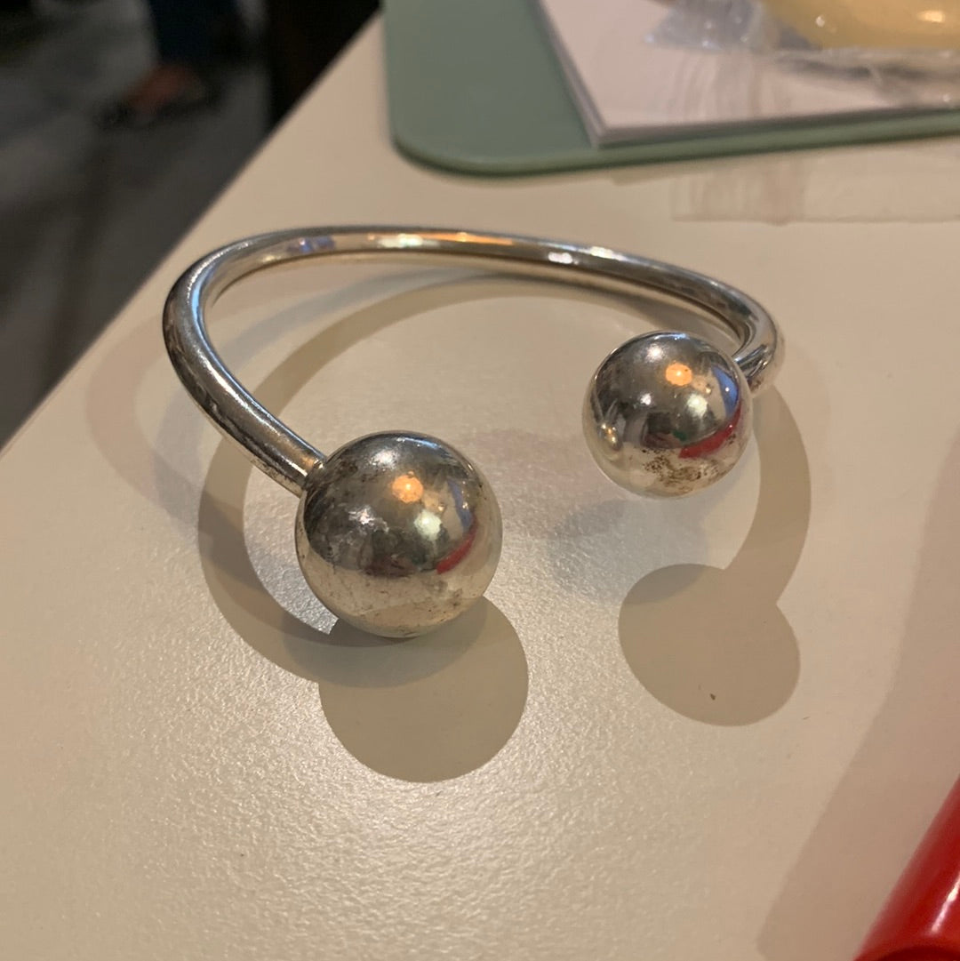 Two ball silver bracelet