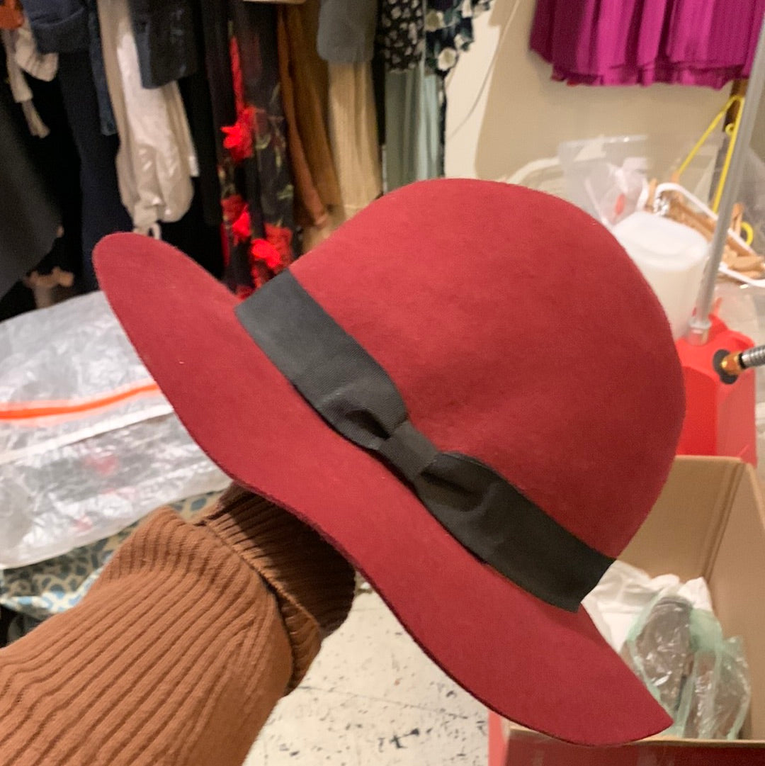 Chapeau rouge en laine Something special