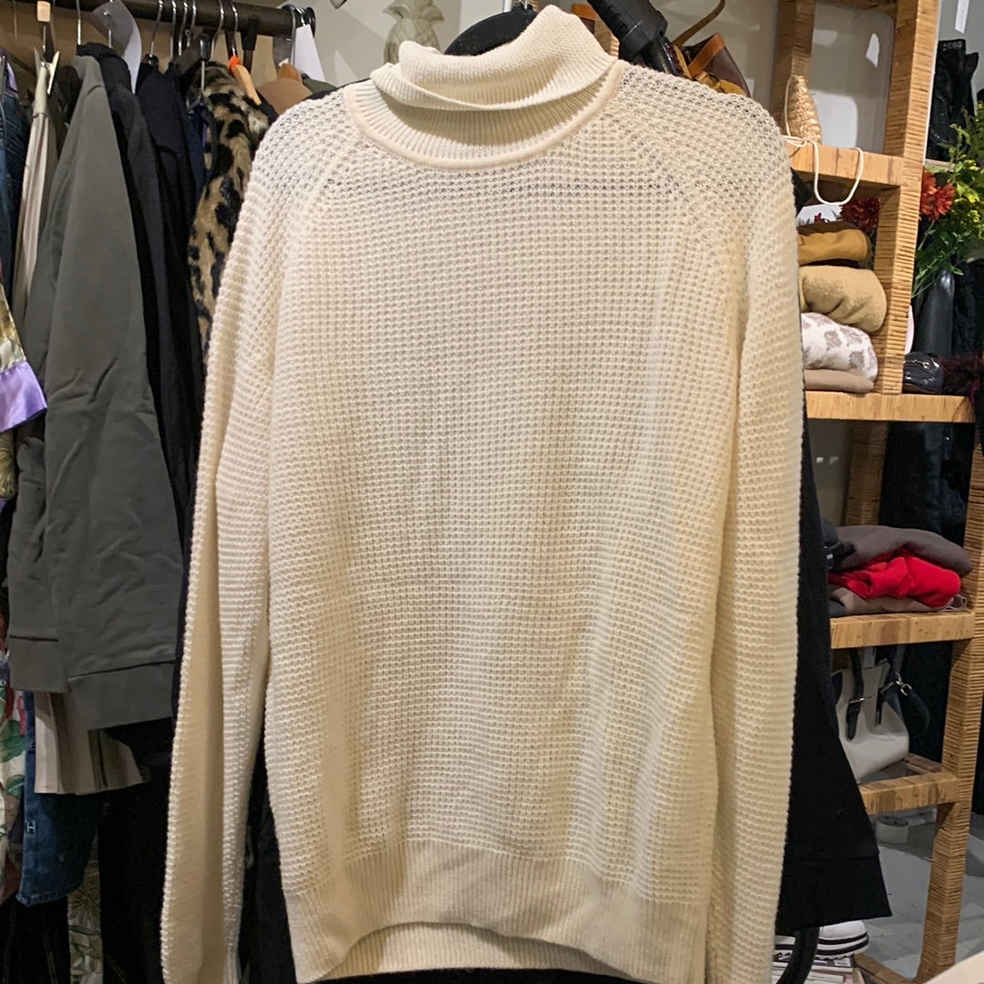 Cream turtleneck knit sweater L