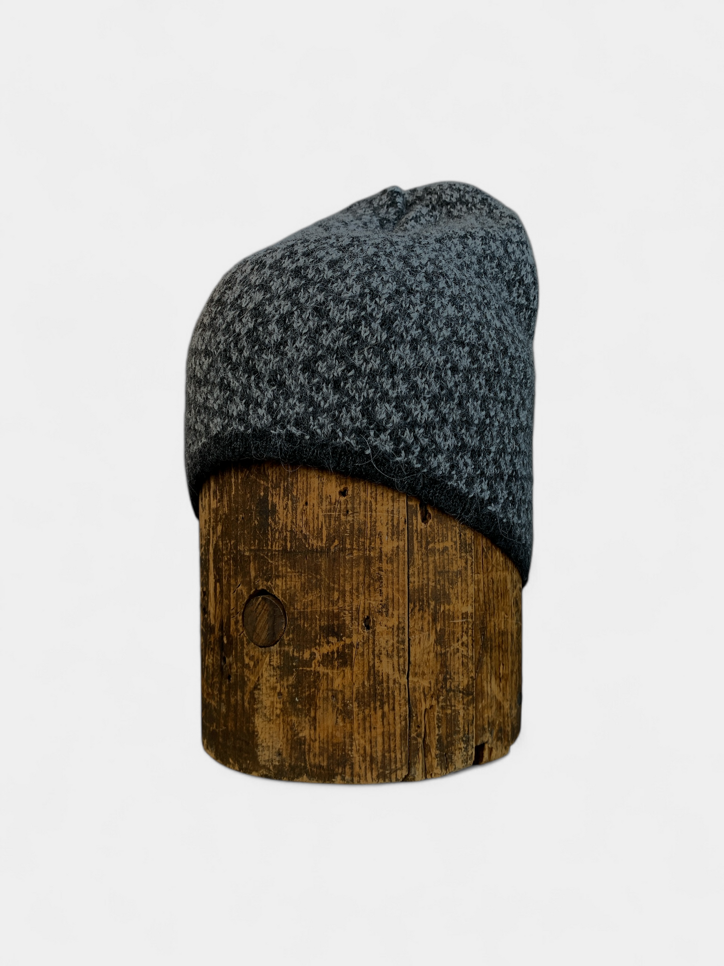 Grey patterned beanie, m0851