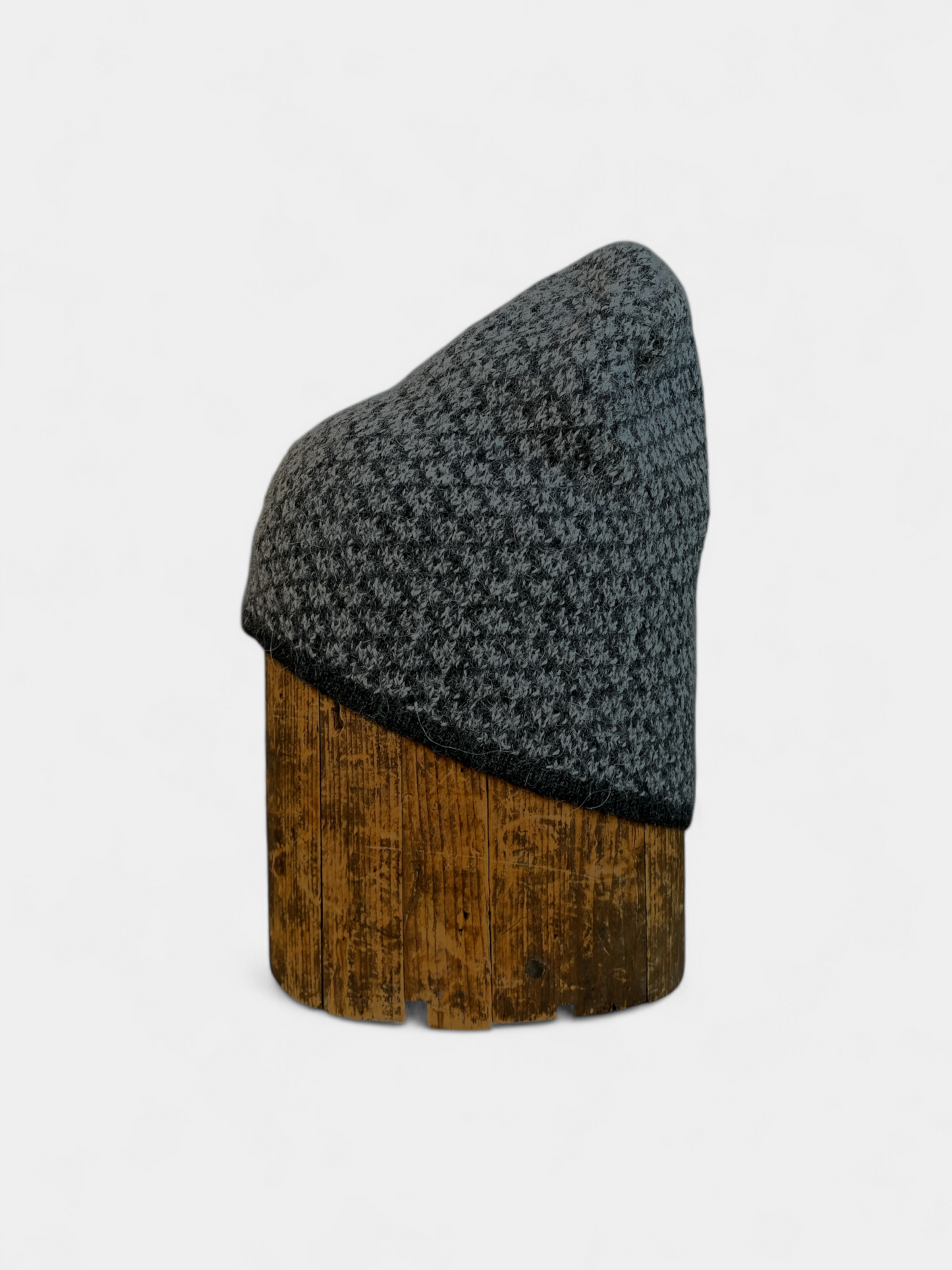 Grey patterned beanie, m0851