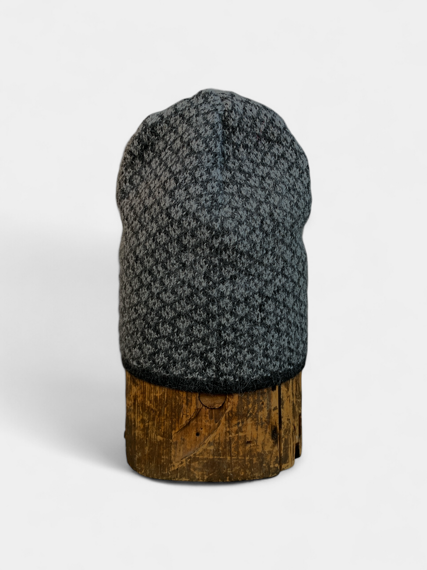 Grey patterned beanie, m0851