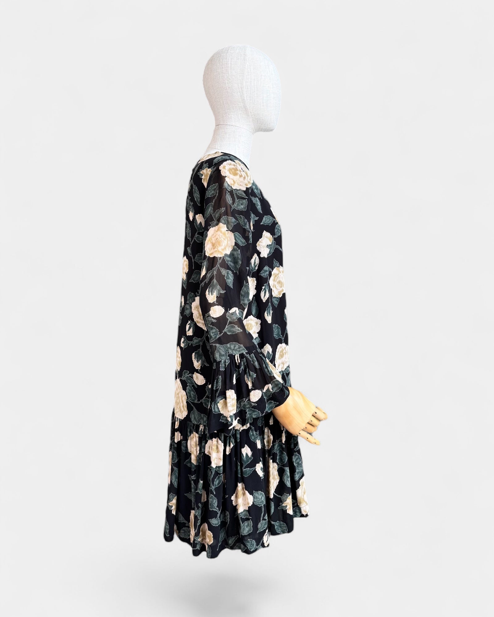 Robe noire à fleurs en chiffon fluide Ganni , S