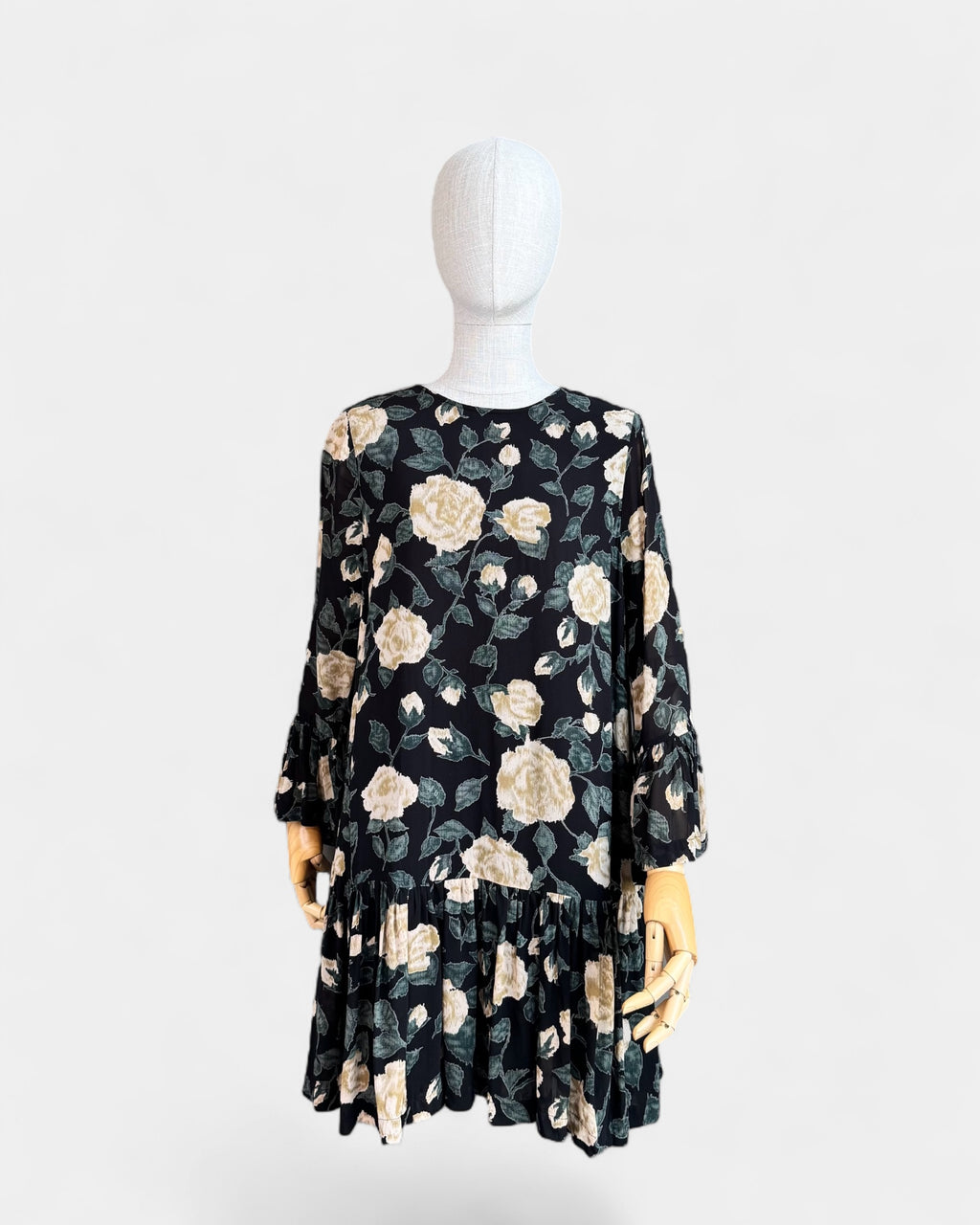 Robe noire à fleurs en chiffon fluide Ganni , S