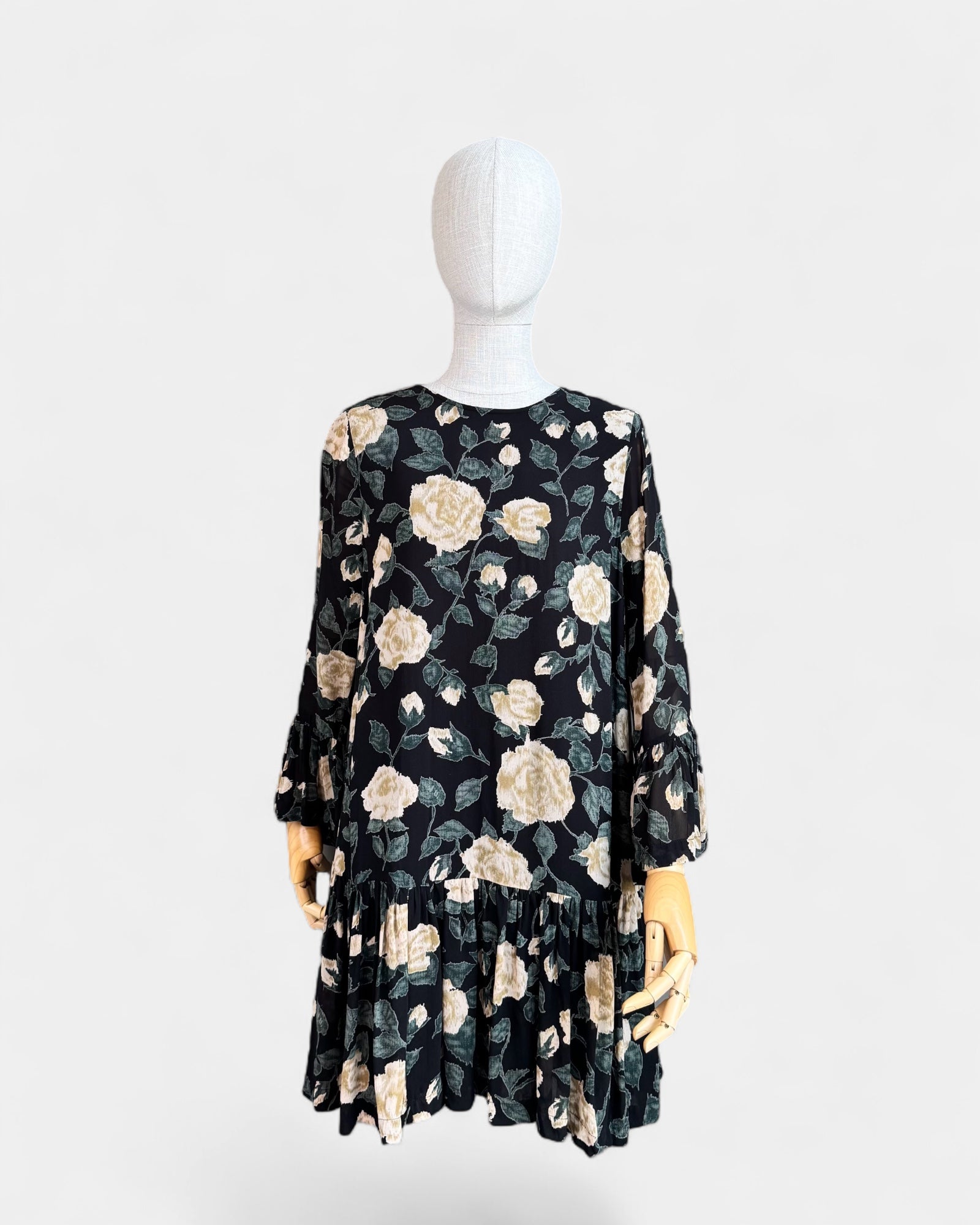 Robe noire à fleurs en chiffon fluide Ganni , S