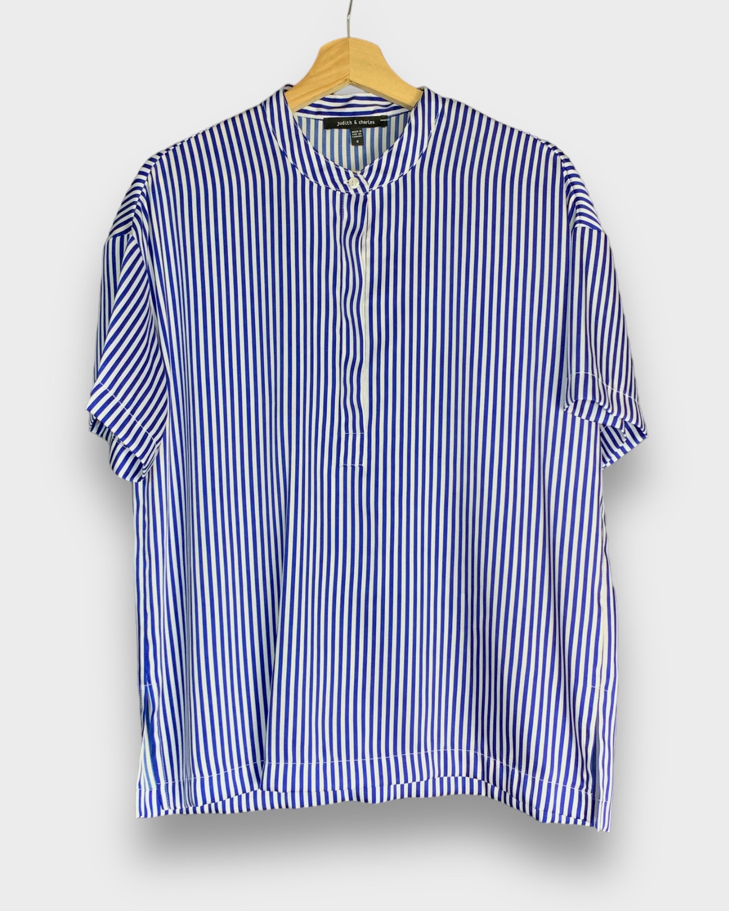 Judith &amp; Charles white and blue striped short-sleeved shirt